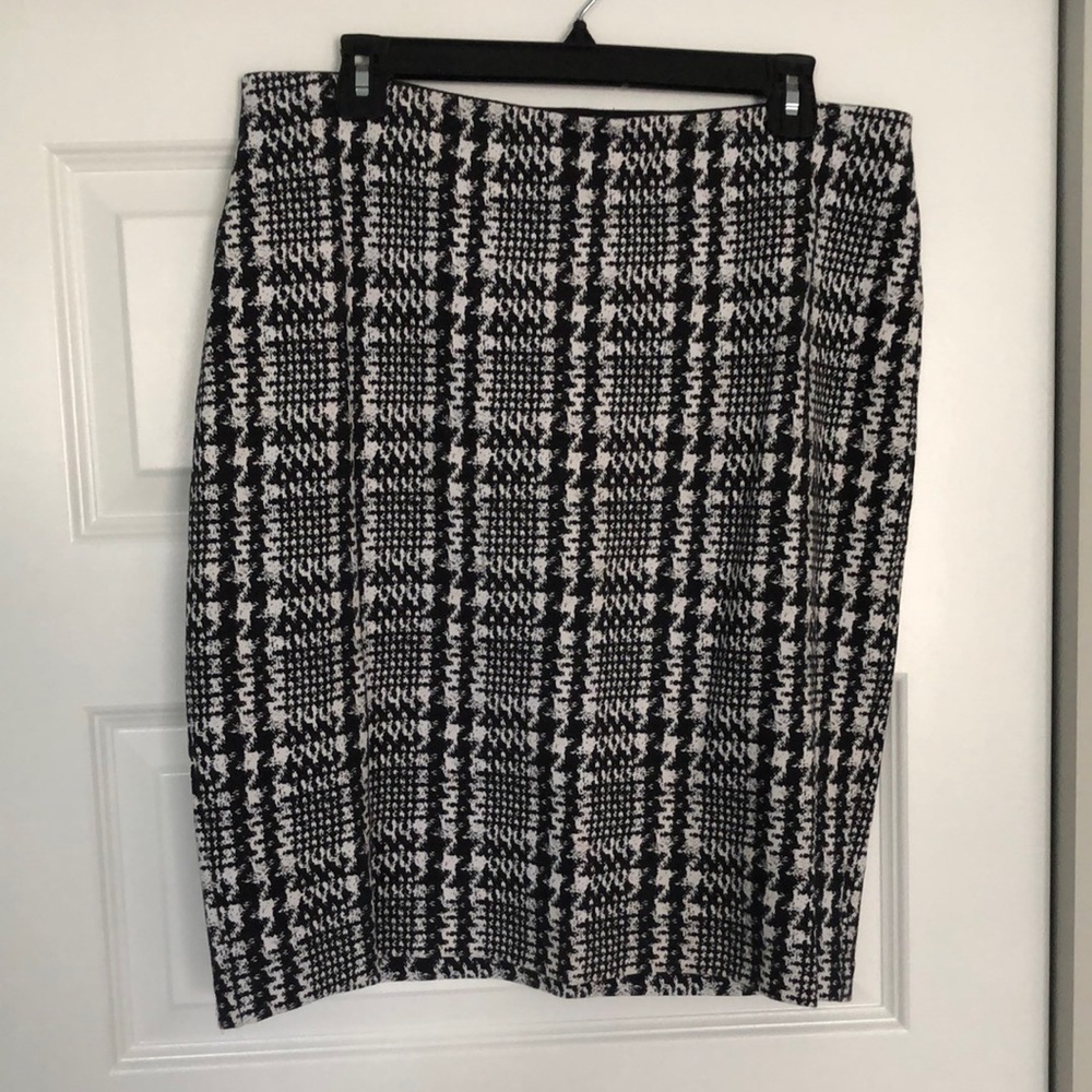 Ann Taylor woman’s size 12 pencil skirt